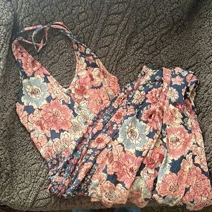 Super cute Billabong floral long romper